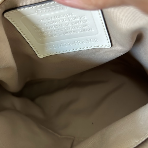 Coach canvas signature bag, bees, trimmed in white, leather cross bodwitj tag - Picture 10 of 10